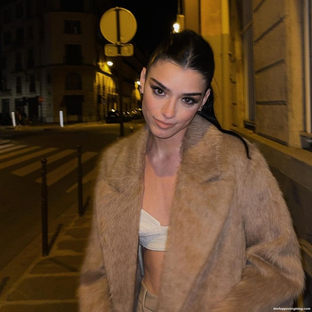 Dixie D’Amelio Poses in Paris (6 Photos)