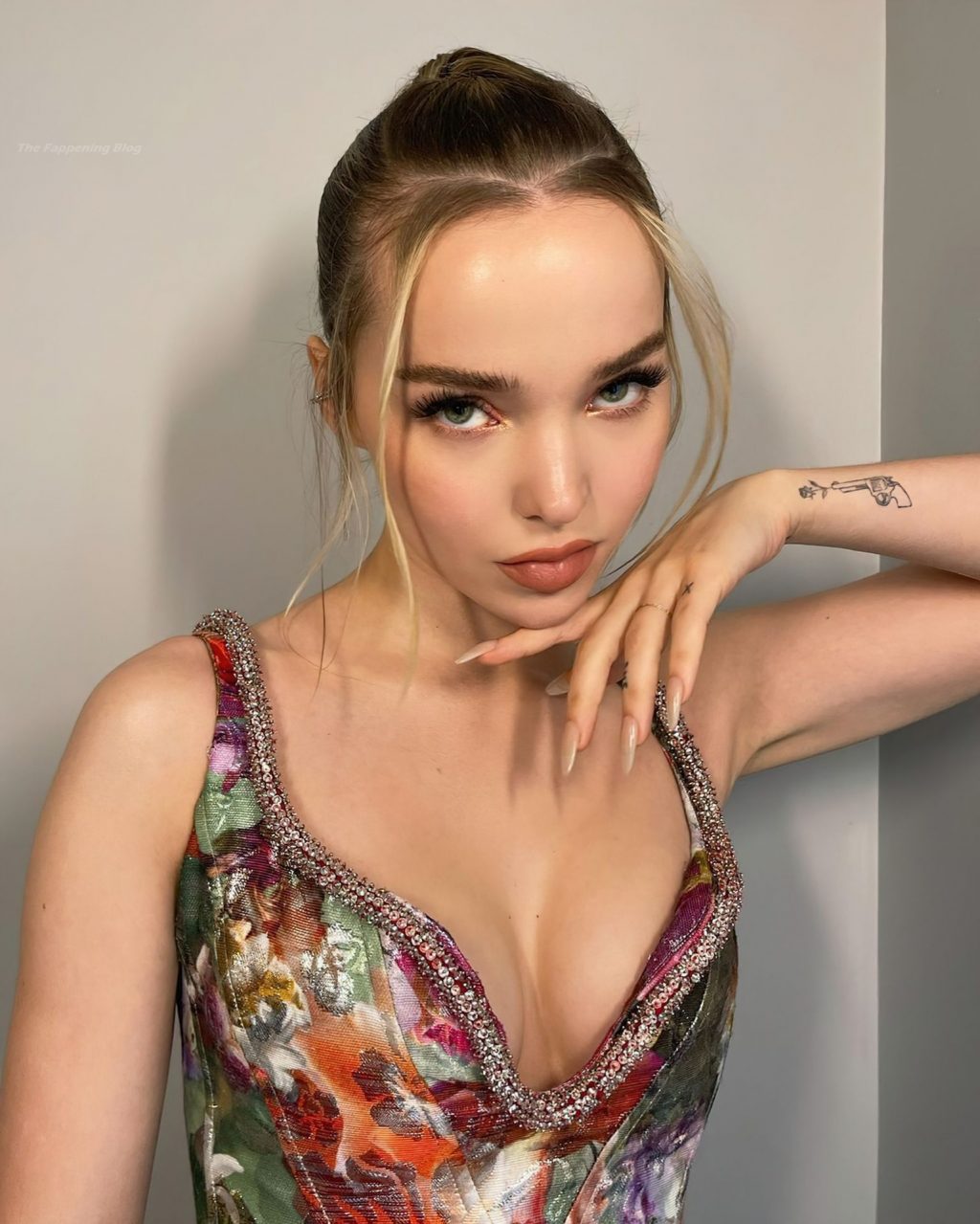 Dove Cameron Shows Off Her Cleavage (13 Photos)