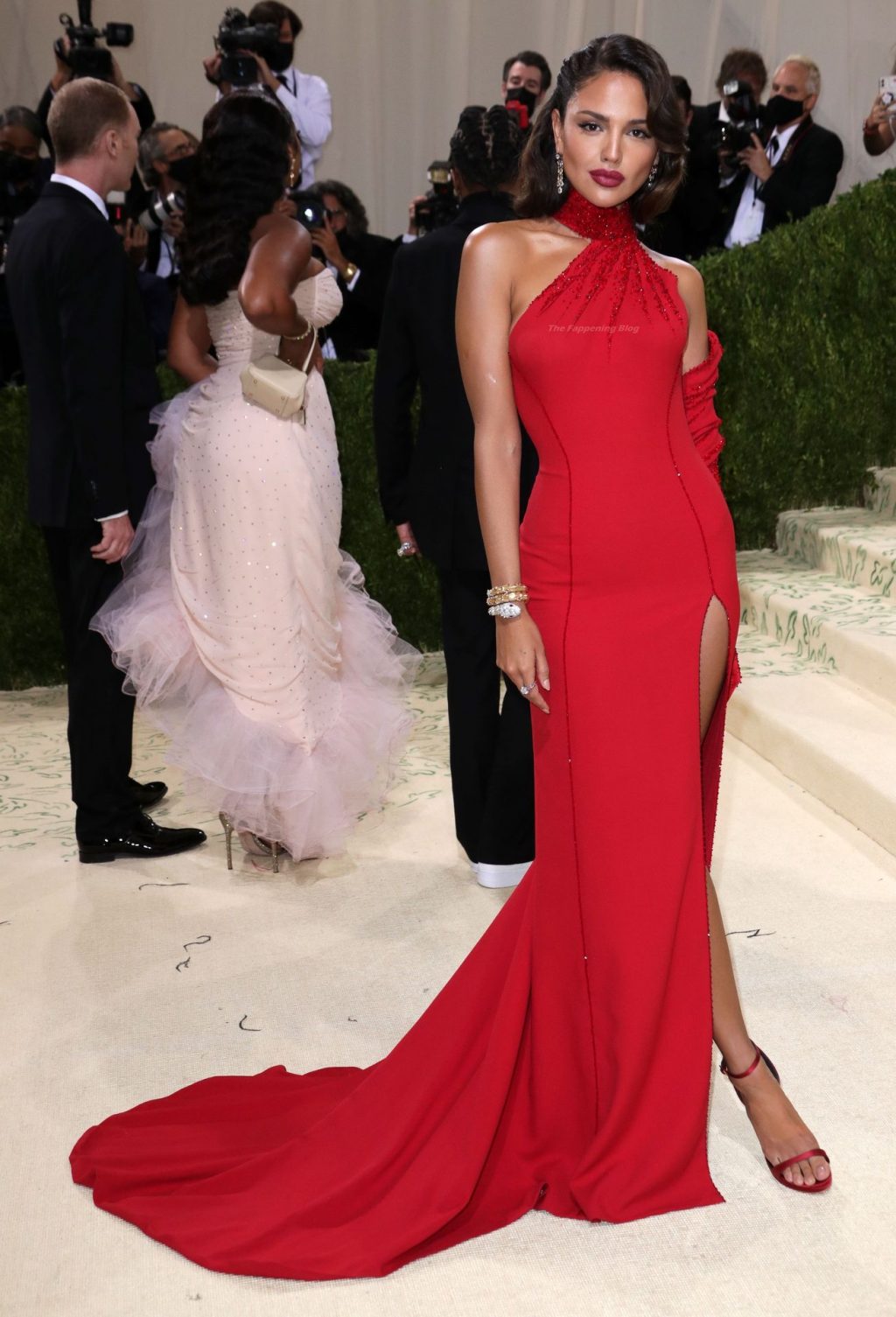 Eiza Gonzalez Pays Homage to Ava Gardner in Scarlet Versace Gown With High Thigh Slit at Met Gala (100 Photos) [Updated]