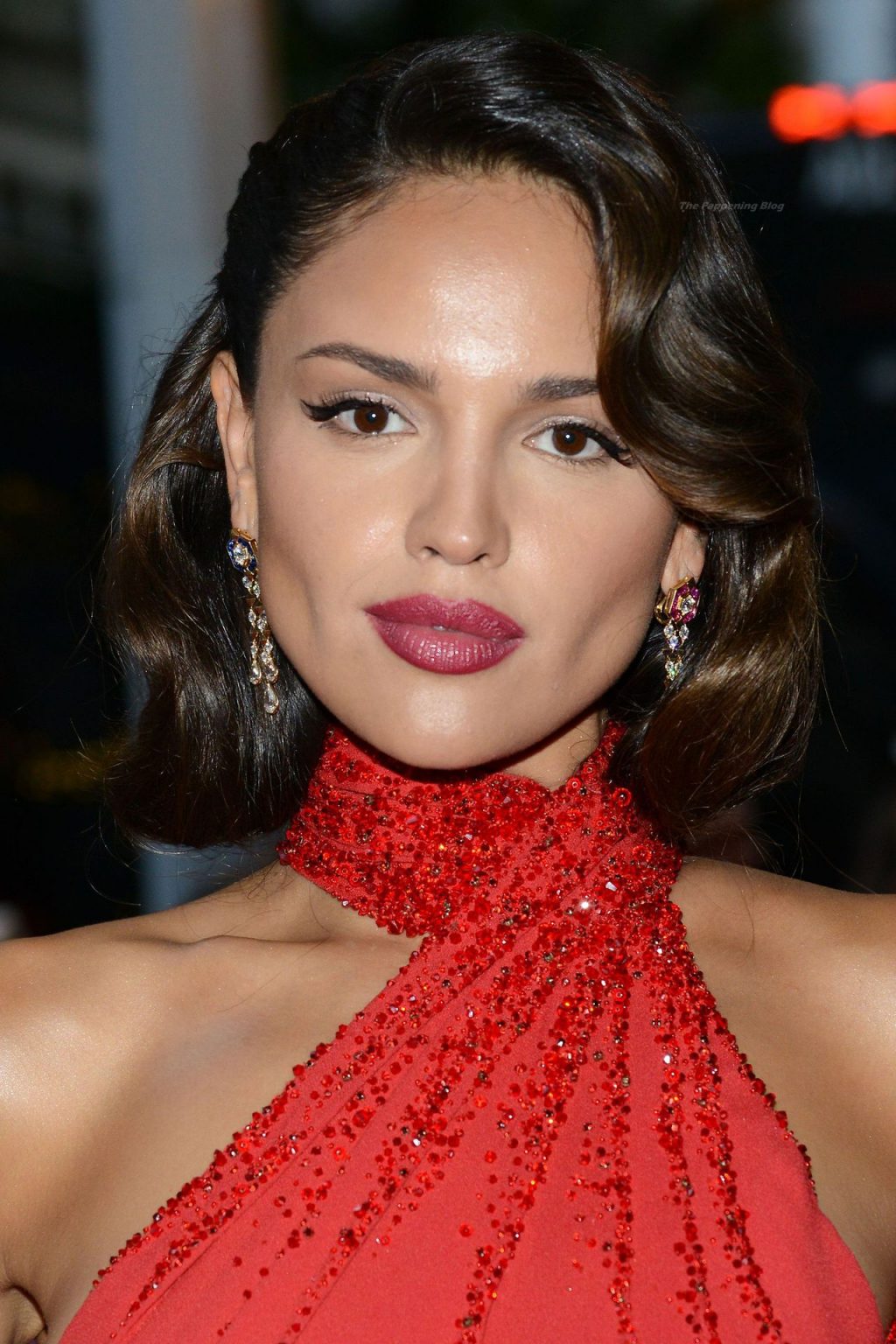 Eiza Gonzalez Pays Homage to Ava Gardner in Scarlet Versace Gown With High Thigh Slit at Met Gala (100 Photos) [Updated]
