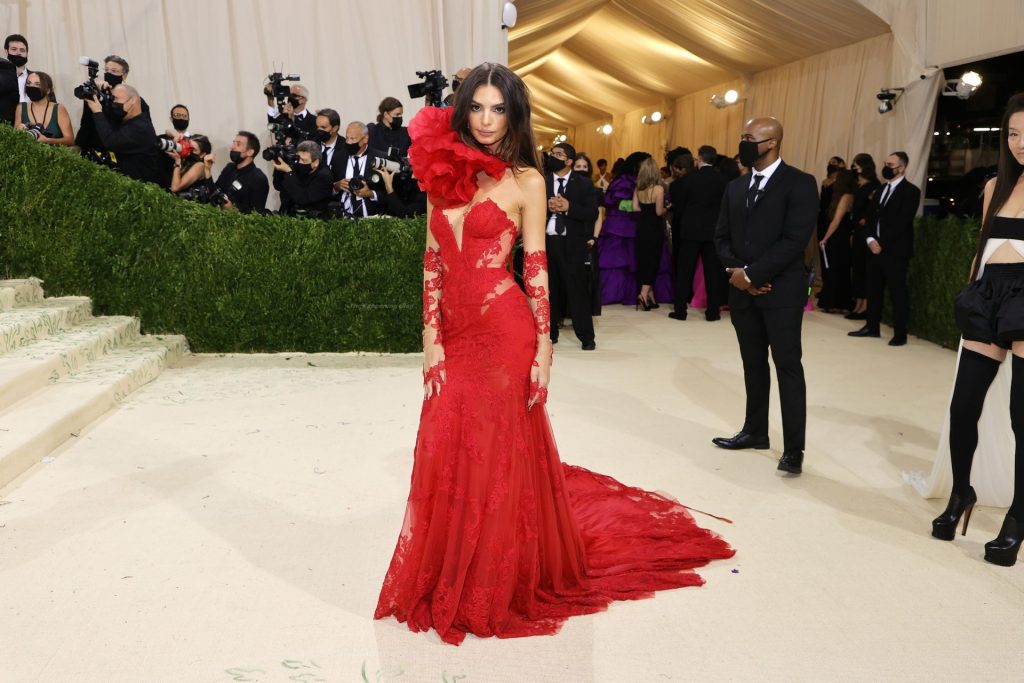 Emily Ratajkowski Brings the Heat in Lacy Vera Wang Gown For the 2021 Met Gala in NYC (46 Photos)