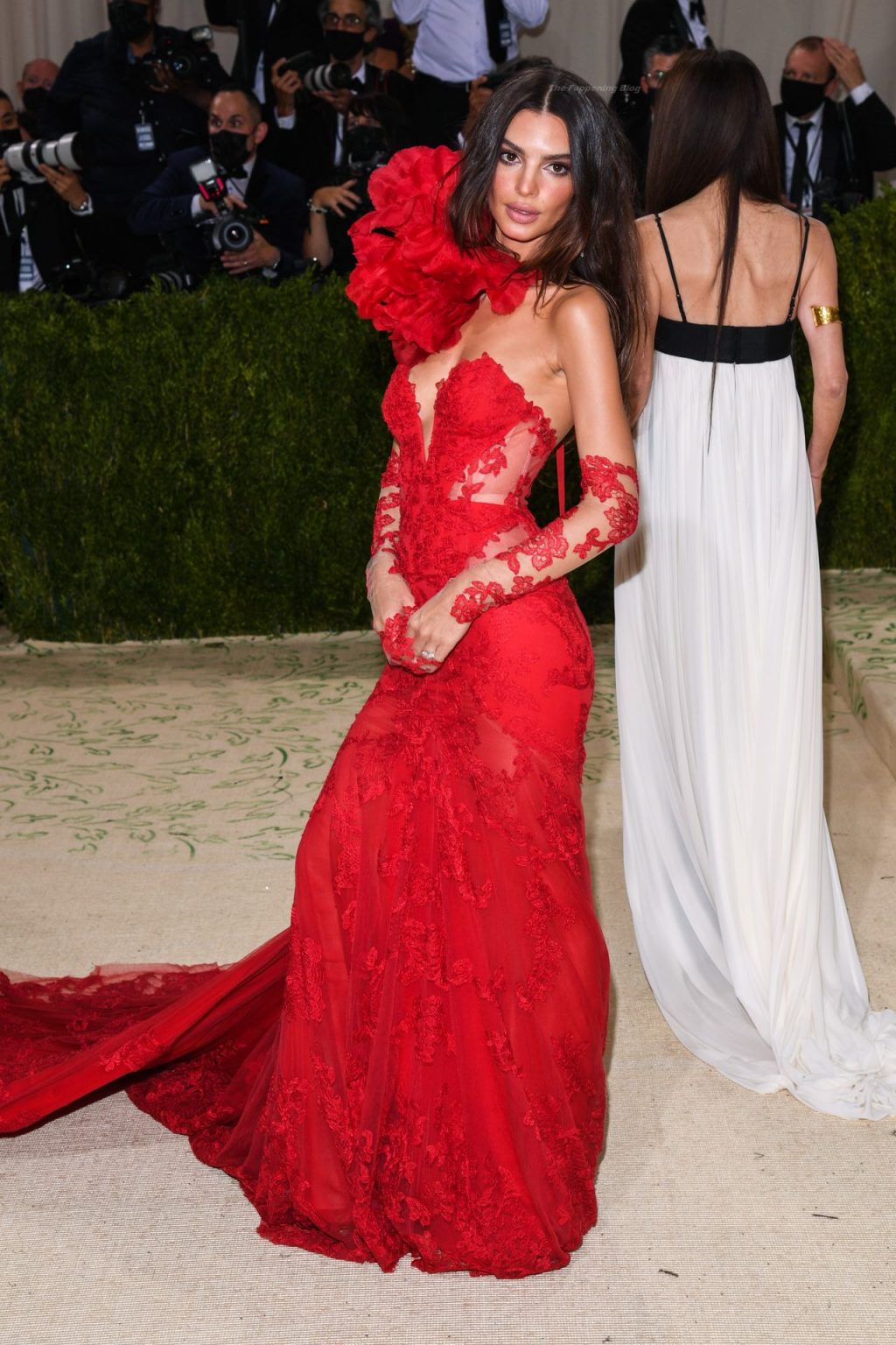 Emily Ratajkowski Brings the Heat in Lacy Vera Wang Gown For the 2021 Met Gala in NYC (46 Photos)