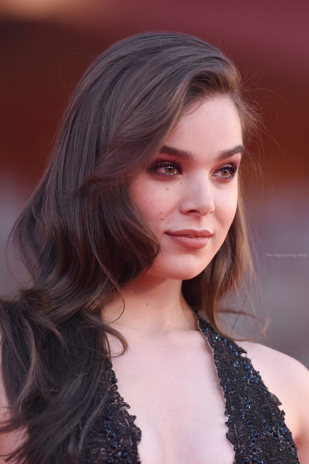Hailee Steinfeld Flashes Her Toned Pins in a Black Dress at the Official Competition Premiere in Venice (117 Photos) [Updated]