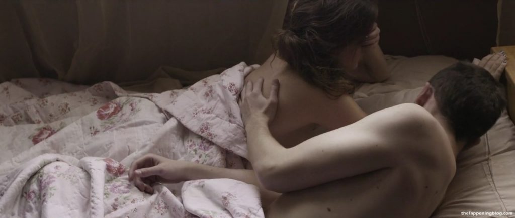 Hannah Gross Nude &amp; Sexy Collection (15 Photos + Video)