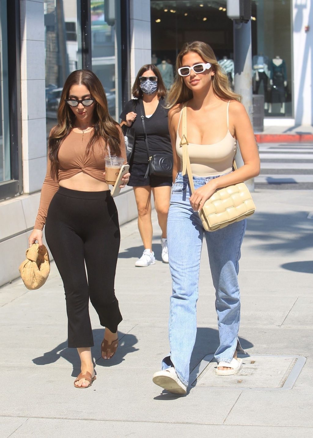 Busty Kara Del Toro is All Smiles Shopping with a Friend in Beverly Hills (18 Photos)