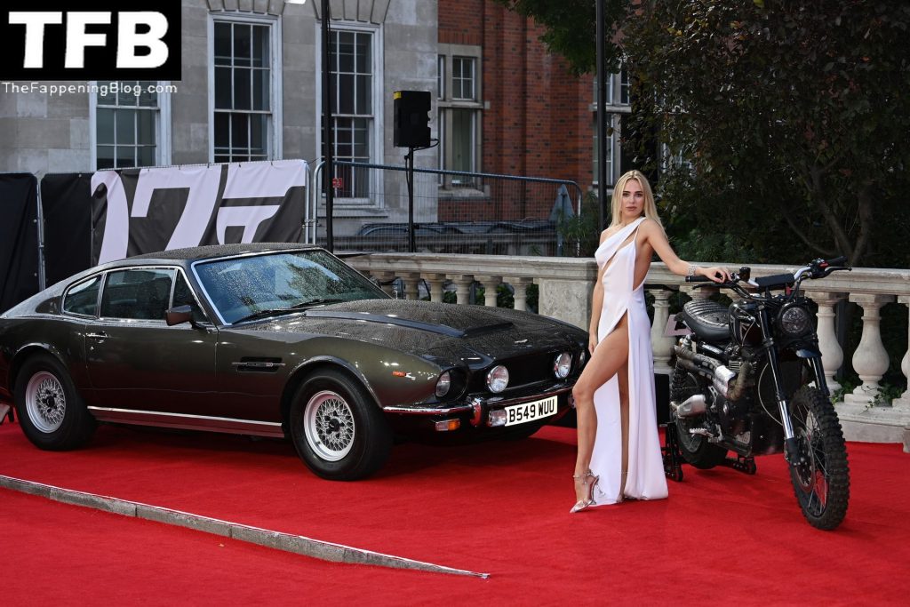 Kimberley Garner Risks a Wardrobe Malfunction at the Premiere of Daniel Craig’s Final James Bond Film (37 Photos)