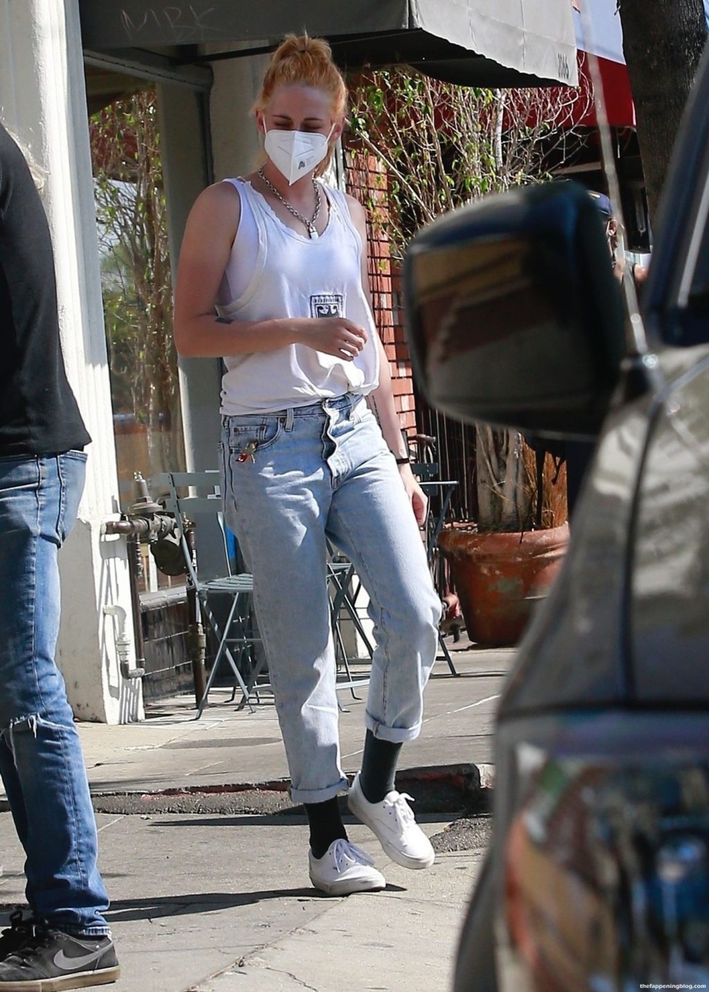 Kristen Stewart &amp; Dylan Meyer Shop For Sunglasses in LA (26 Photos)