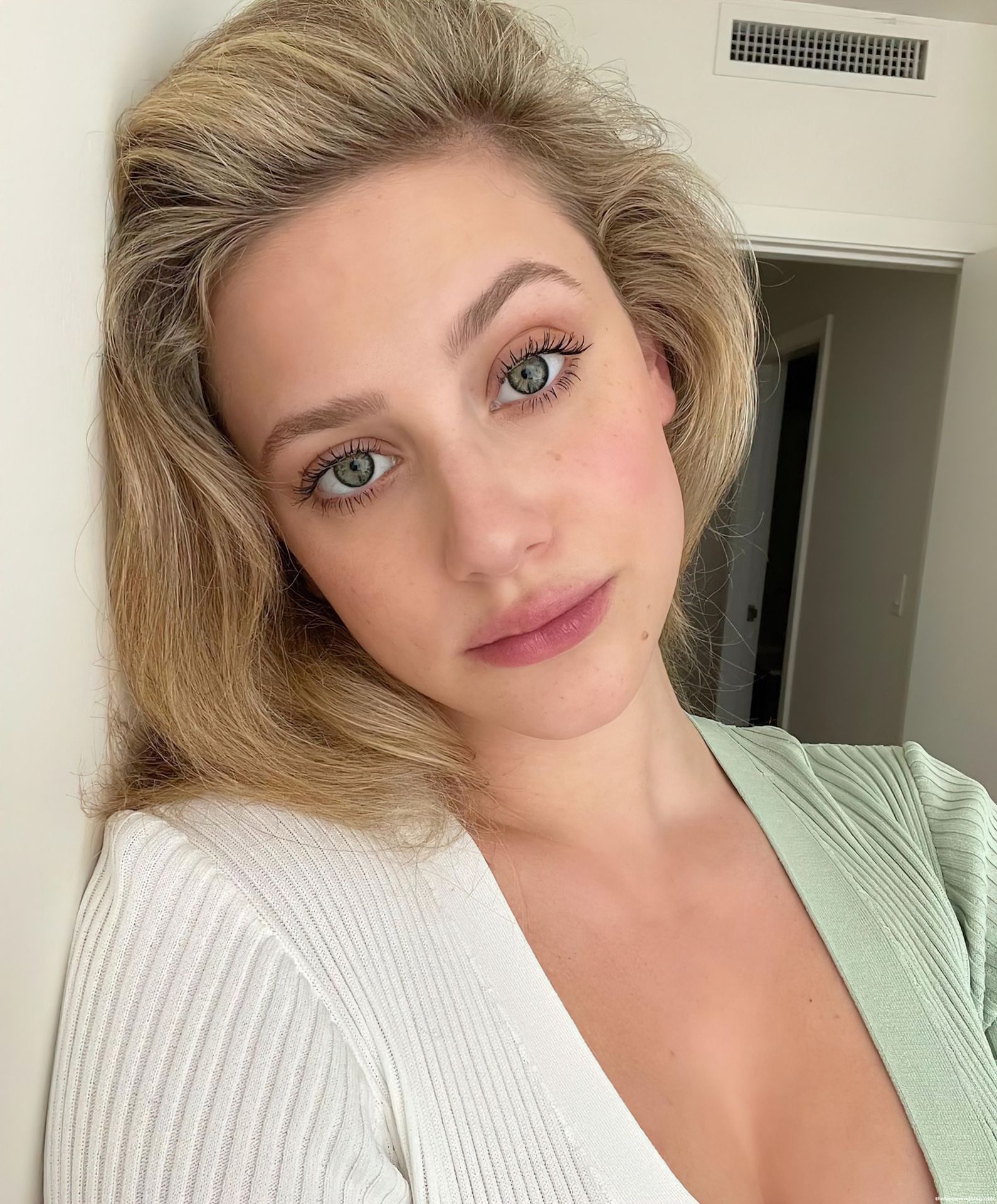 Nsfw lili reinhart Cole Sprouse’s