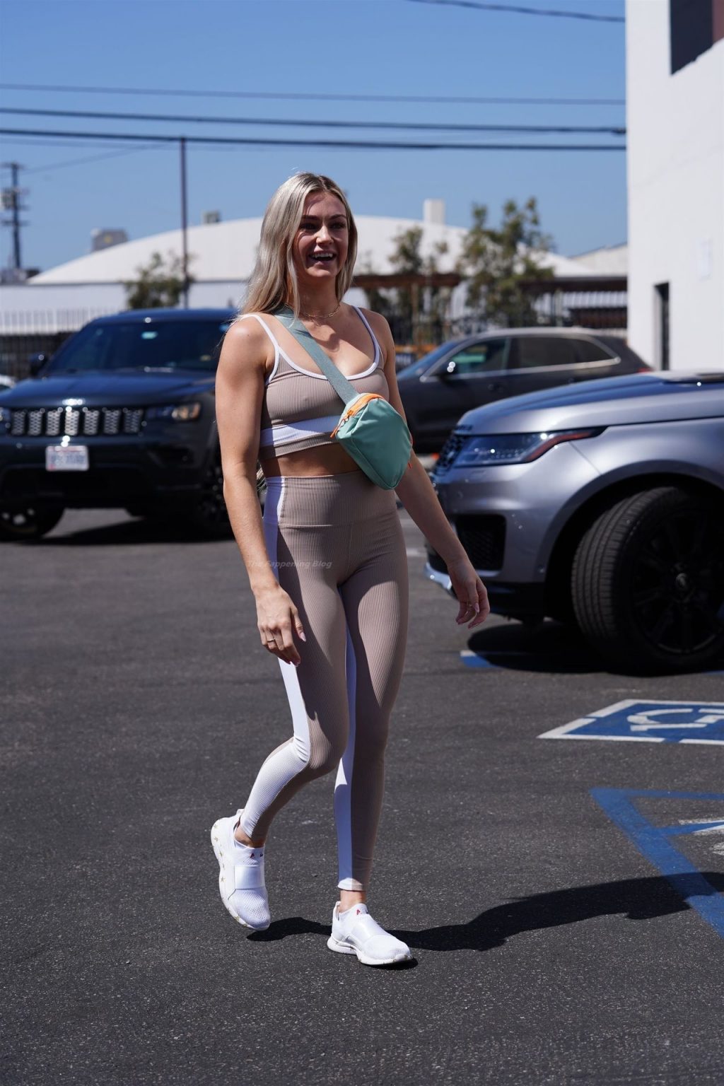 Lindsay Arnold is Seen in Los Angeles (14 Photos)