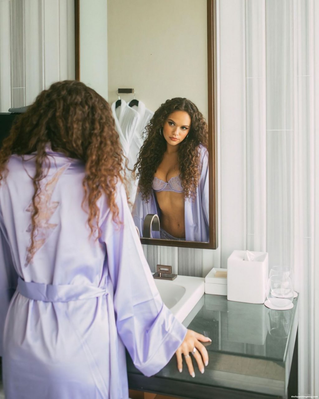 Madison Pettis Looks Hot in New Lingerie (5 Photos)