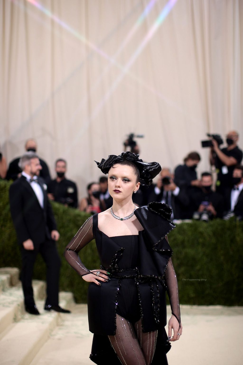 Maisie Williams Poses on the Red Carpet at the 2021 Met Gala (36 Photos)