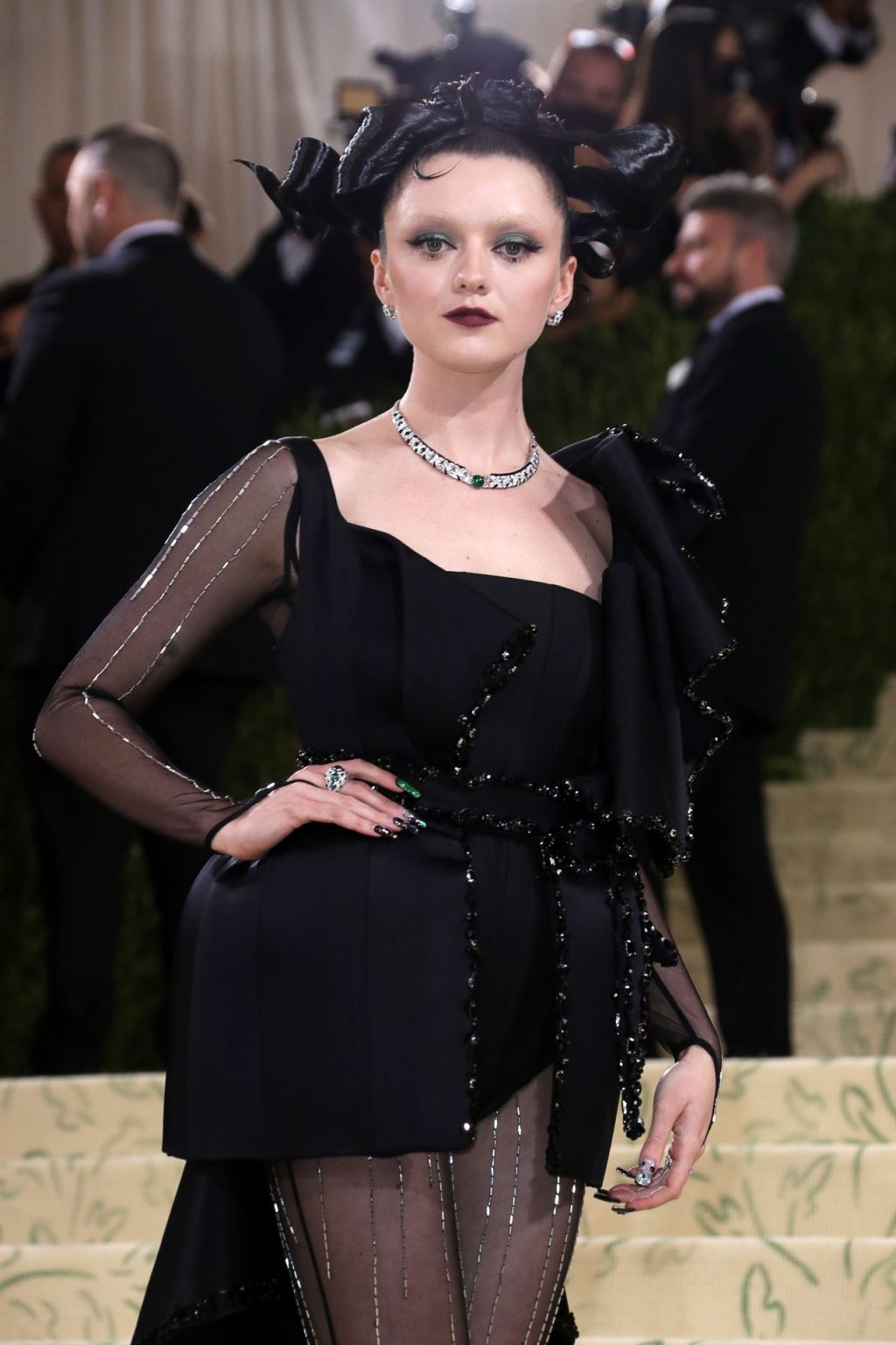 Maisie Williams Poses on the Red Carpet at the 2021 Met Gala (36 Photos)