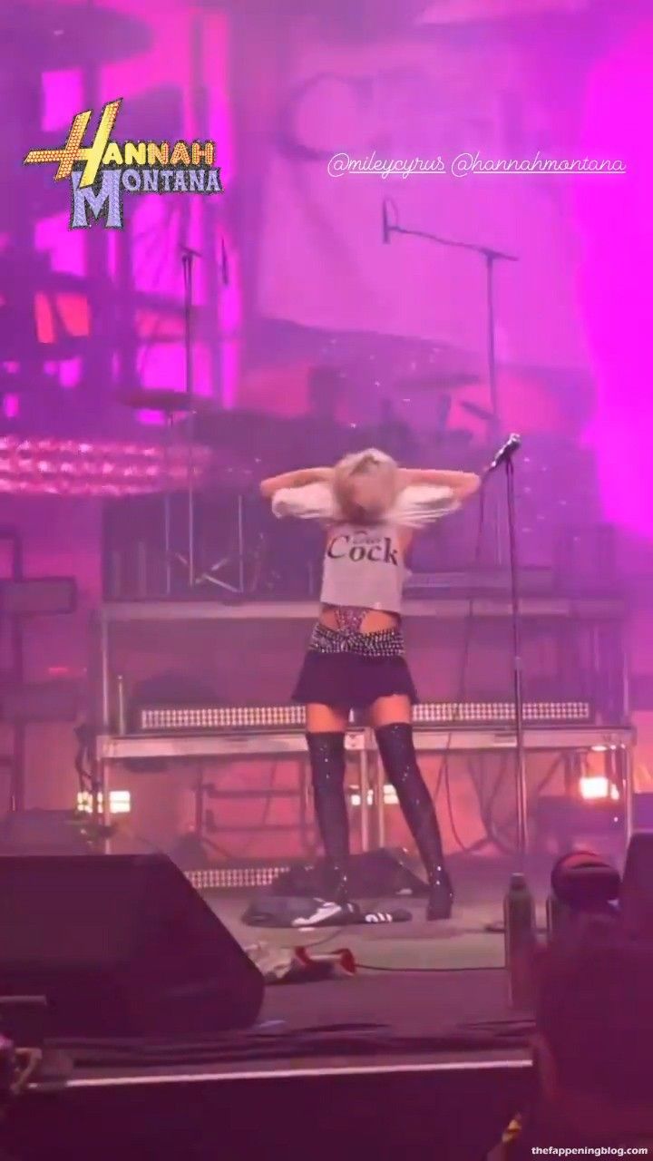 Miley Cyrus Shows Off Her Butt on Stage (49 Pics + Video)