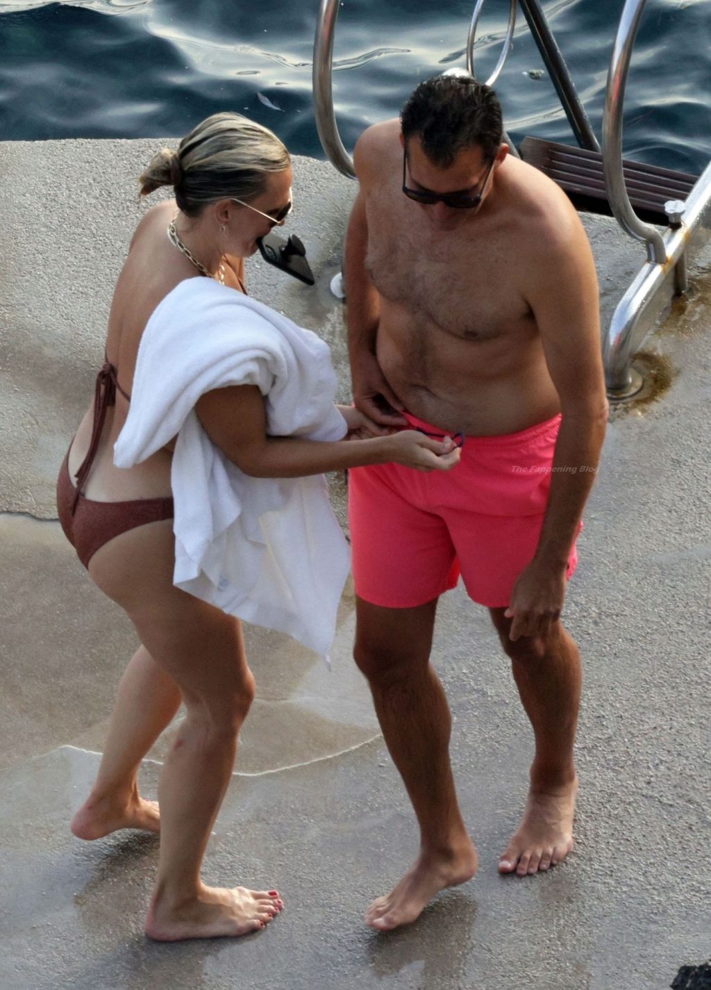 Molly Sims &amp; Scott Stuber Enjoy a Relaxing Sea Holiday in Capri (58 Photos)