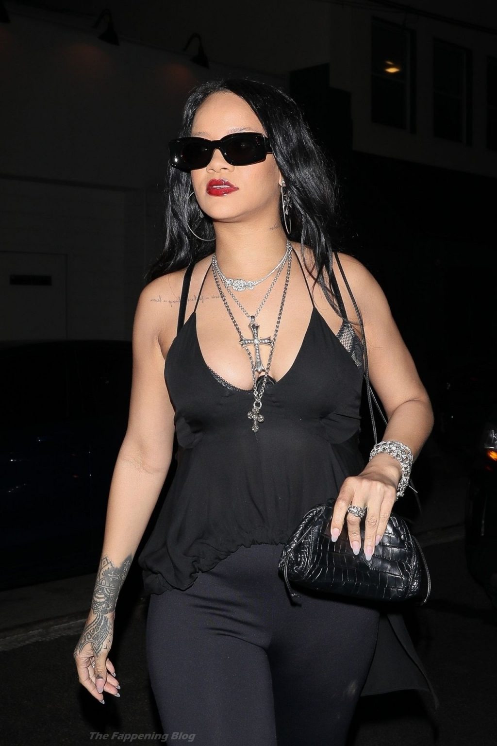 Rihanna Stuns in All Black While Out for Dinner at Giorgio Baldi (62 Photos)