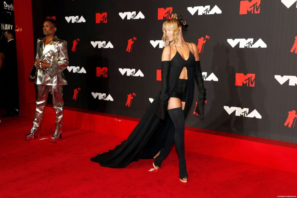 Rita Ora Poses on the Red Carpet at the 2021 MTV Video Music Awards (46 Photos)