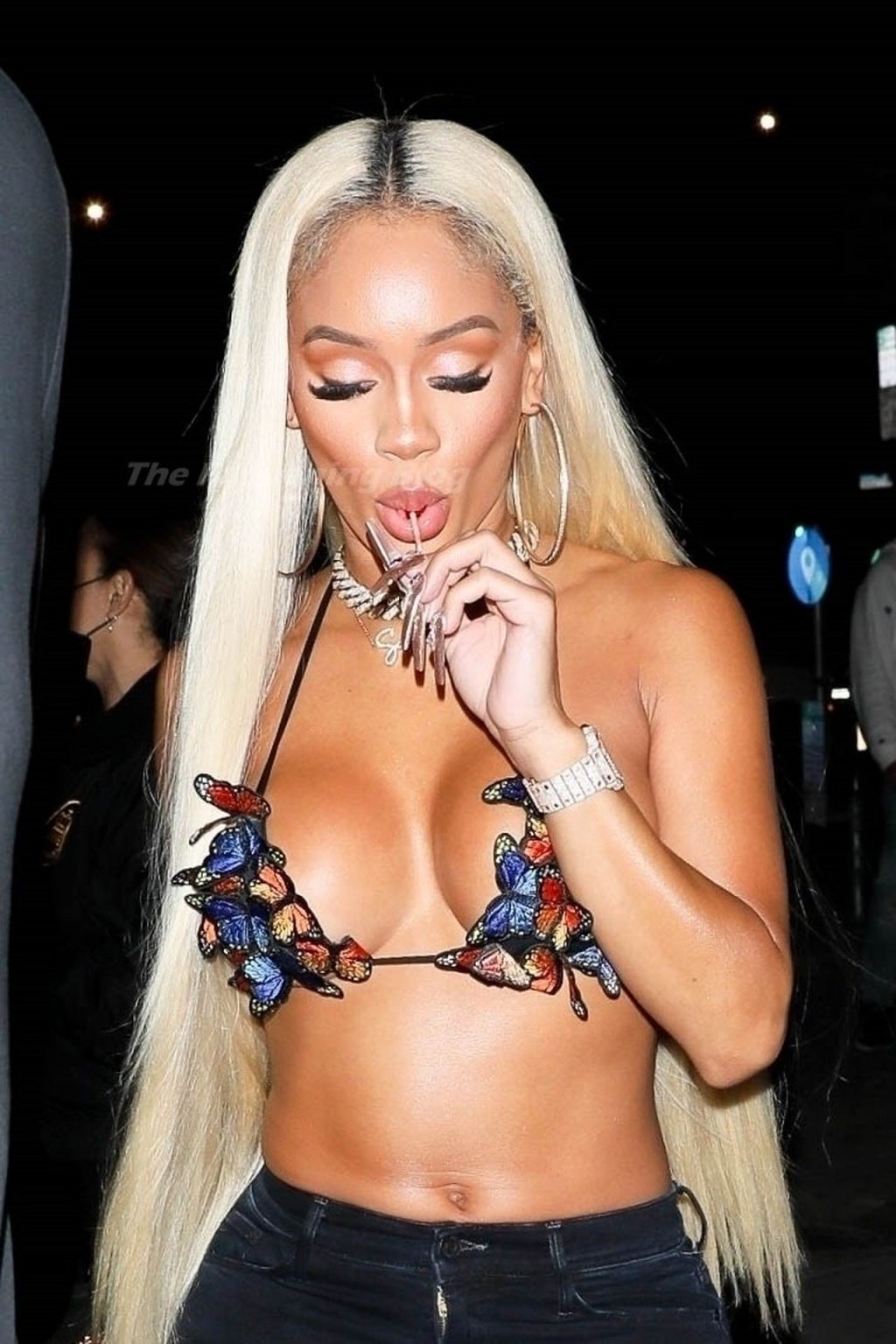 Saweetie Enjoys a ‘Sweet Treat’ While Arriving For Dinner at Catch LA (40 Photos)