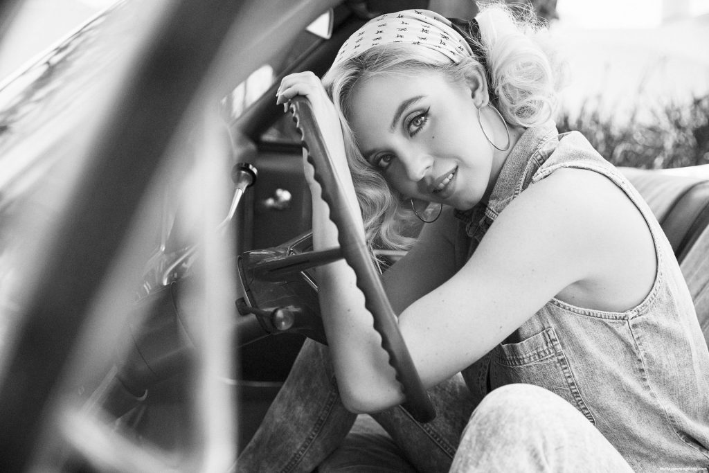 Sydney Sweeney Channels Anna Nicole Smith in a New GUESS Campaign (8 Photos + Video) [Updated]