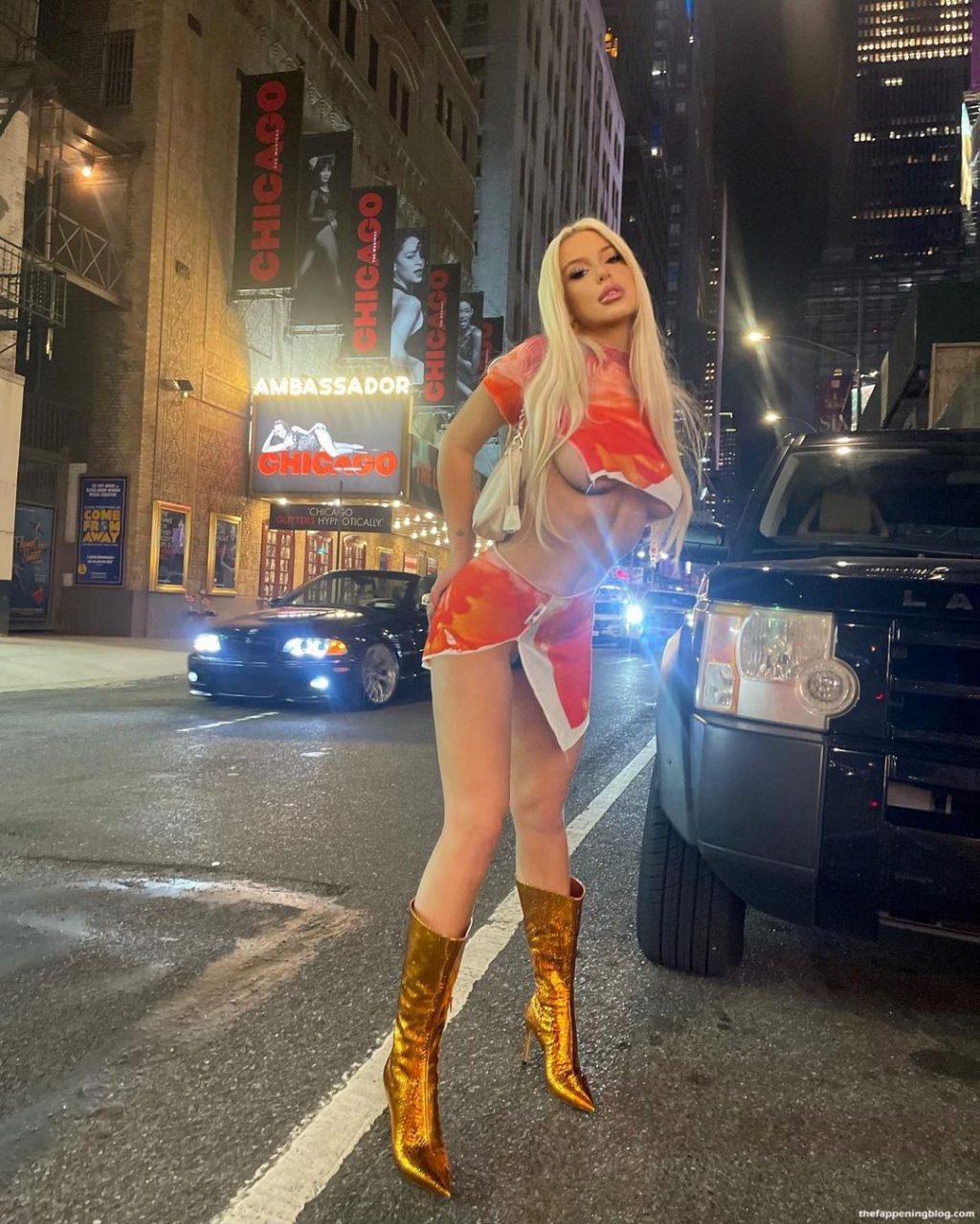 Tana Mongeau Shows Her Underboob in New York (8 Photos)