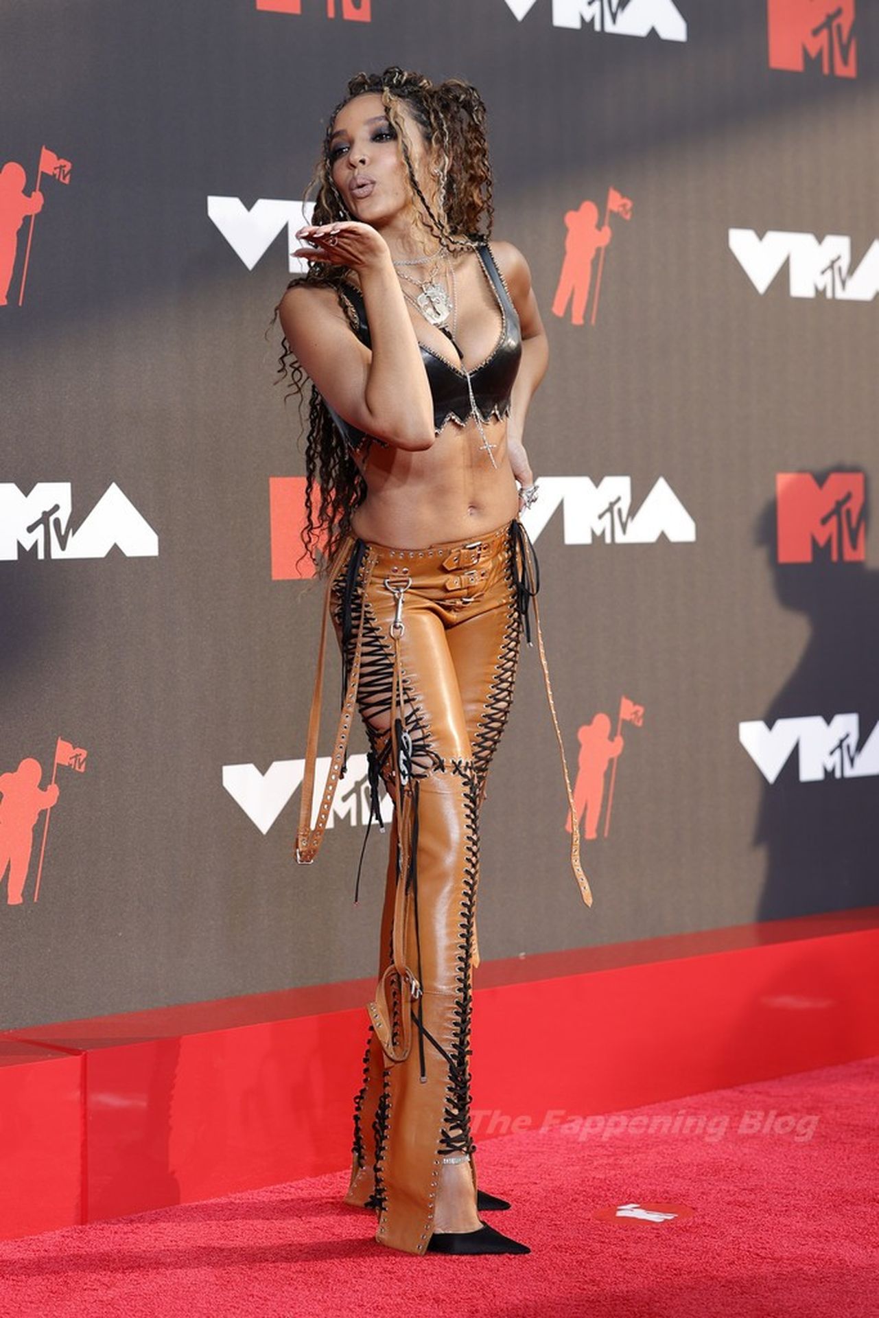 Tinashe Looks Crazy at the 2021 MTV Video Music Awards (24 Photos) .