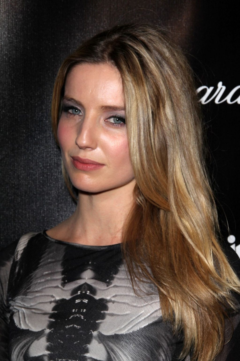 Annabelle Wallis Nude &amp; Sexy (86 Photos + Sex Scenes Video Compilation) [Updated]