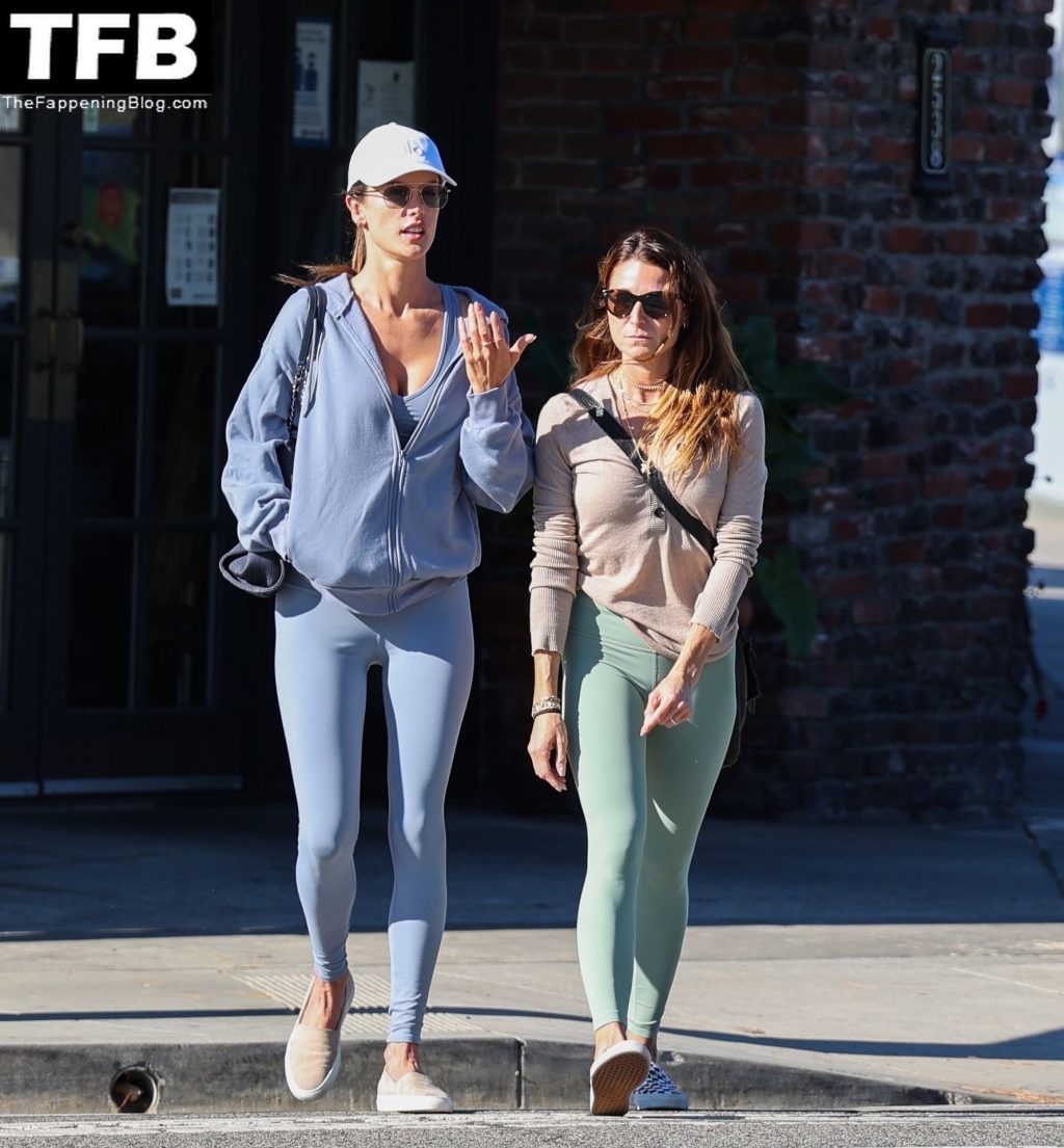 Alessandra Ambrosio Shows Off Her Slim Waist in a Cropped Workout Top While Out With a Friend For Yoga (141 Photos)