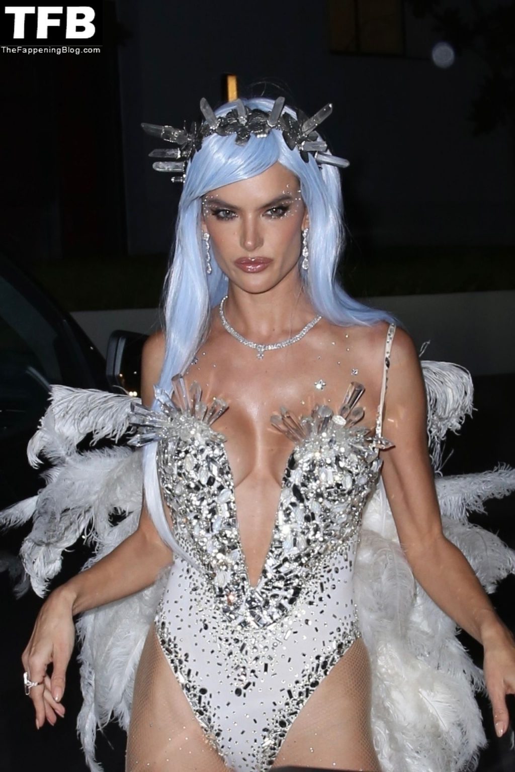 Alessandra Ambrosio Shows Off Her Tits Arriving at the CARN*EVIL Halloween Party (36 Photos)