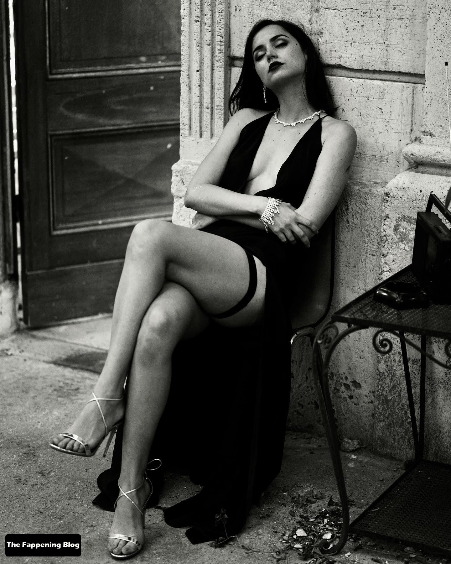 Ane-de-Armas-Gorgeous-in-Black-Dress-1-thefappeningblog.com_.jpg