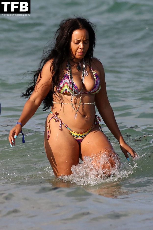 Angela Simmons Shows Off Her Curves On The Beach In Miami 18 Photos