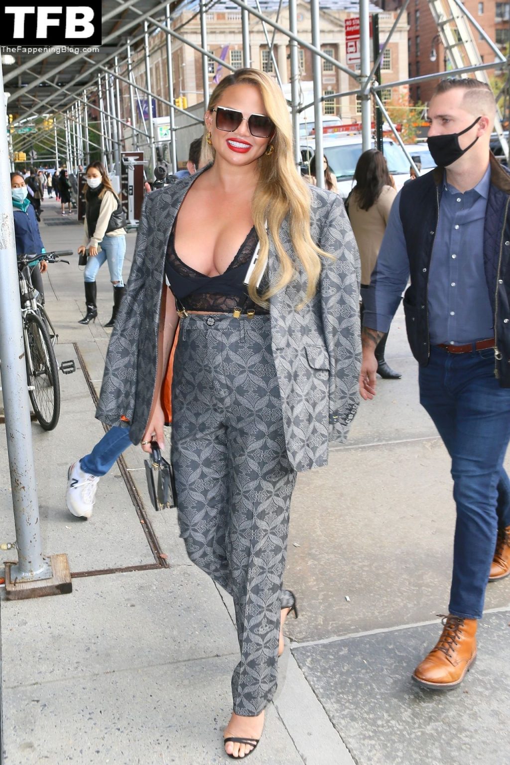 Chrissy Teigen Displays Her Sexy Boobs as She Heads to Barnes &amp; Nobles in NYC (18 Photos)