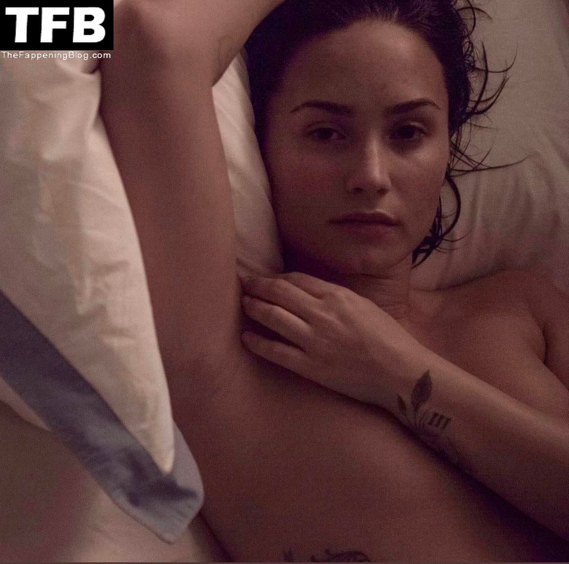 Demi lovato nude in leaked photos