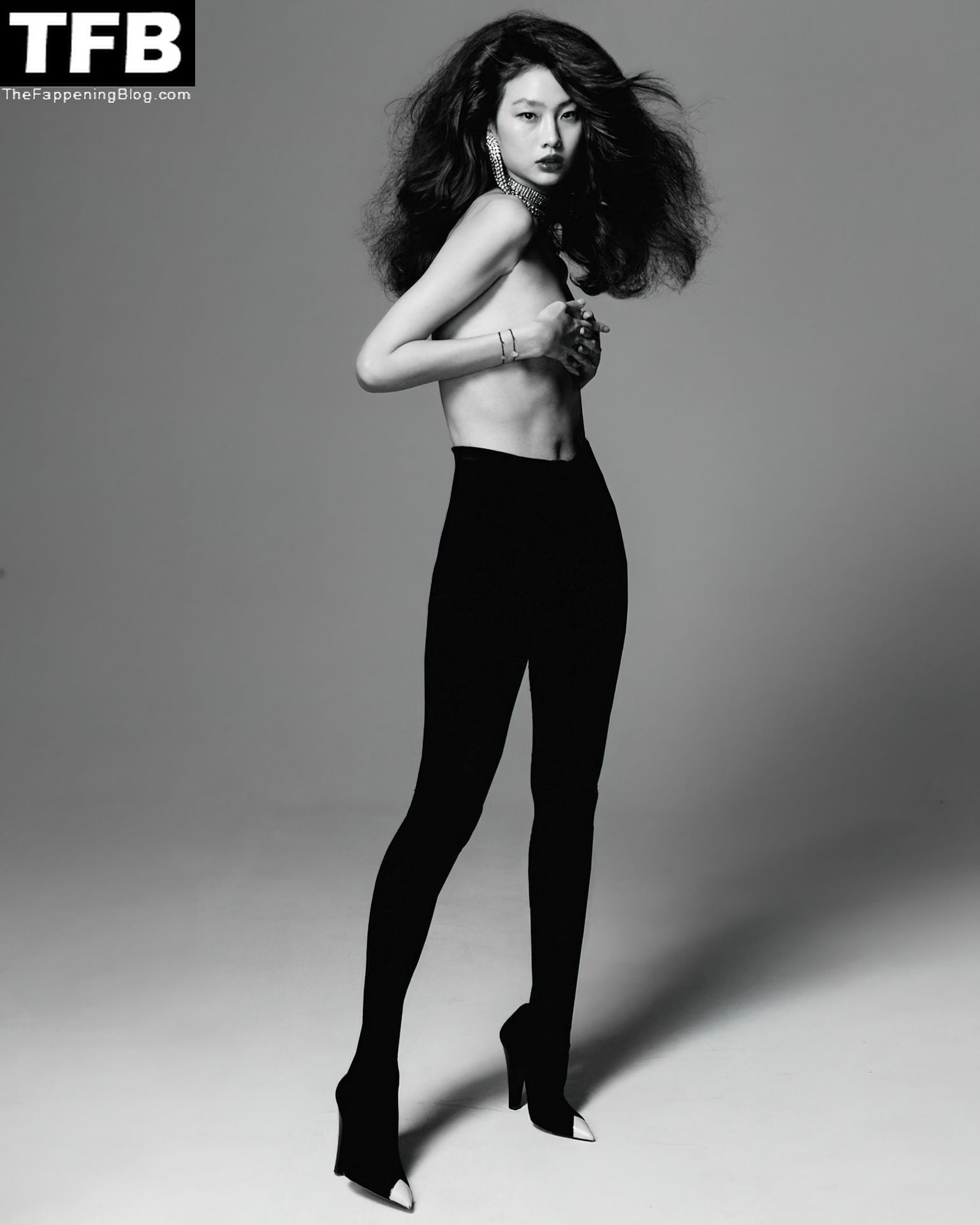 Hoyeon-Jung-Sexy-Topless-Vogue-Korea-November-2021-Issue-9-thefappeningblog.com_.jpg