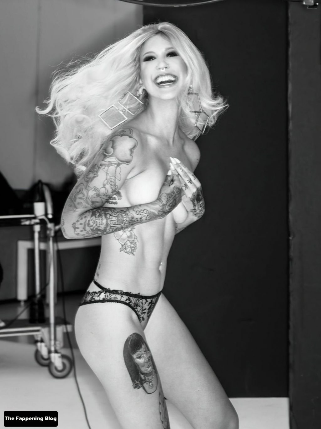 Jessica Carter Displays Her Sexy Figure For Maxim Magazine (10 Photos)