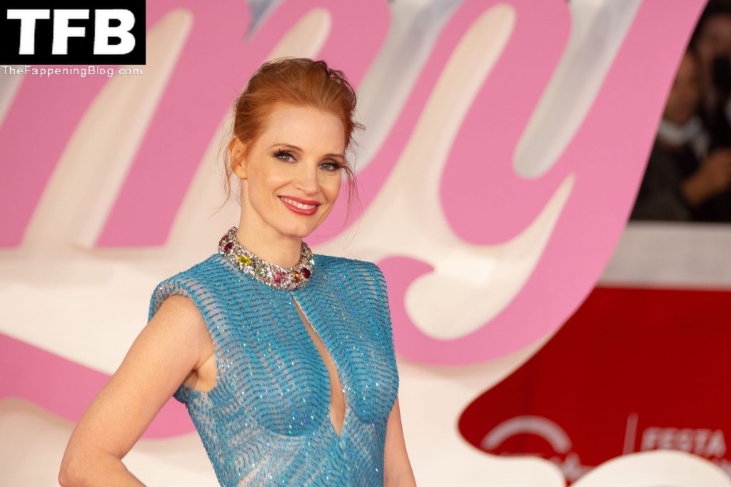 Jessica Chastain Looks Hot at “The Eyes Of Tammie Faye” Red Carpet (150 Photos)