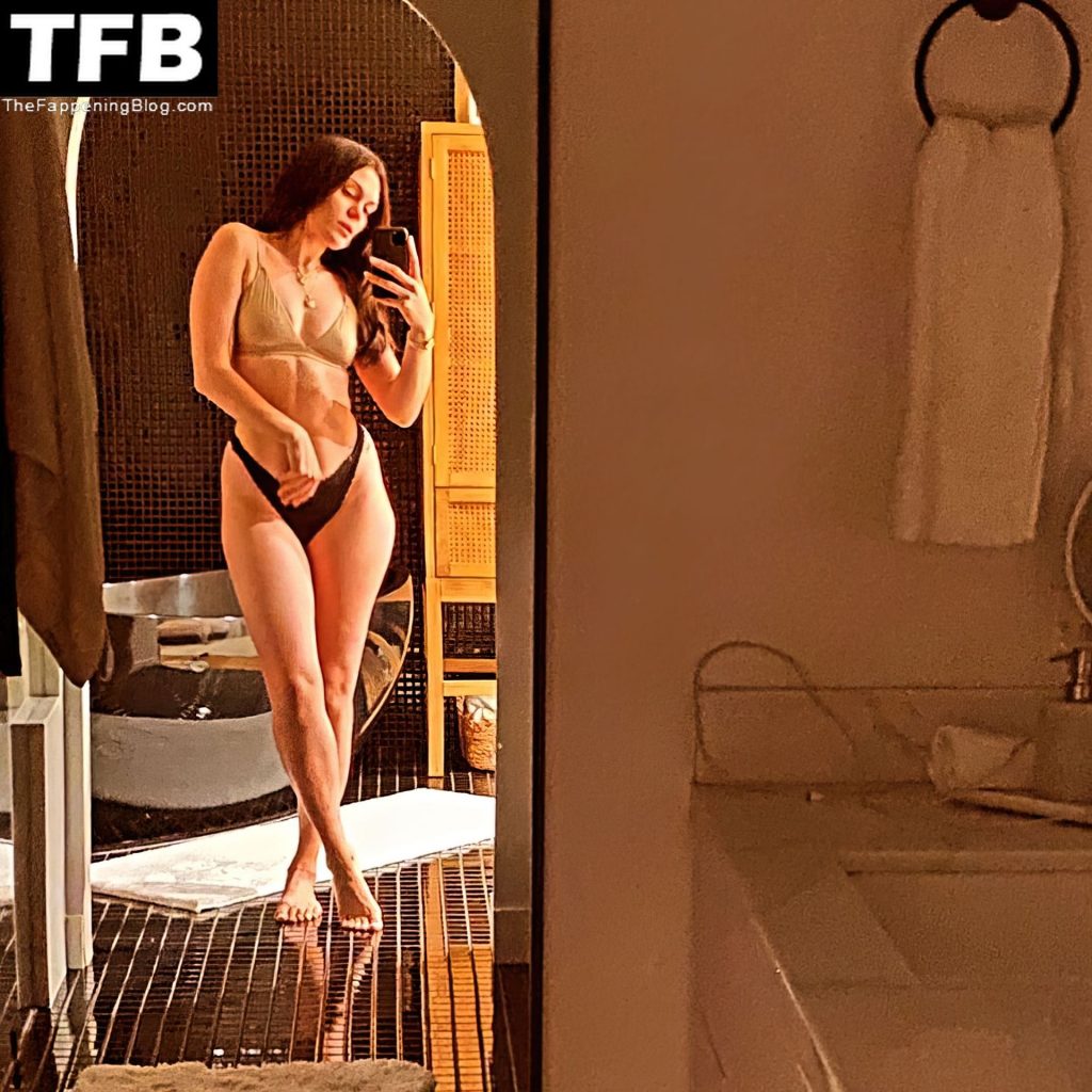 Jessie J Takes a Sexy Selfie (1 Photo)