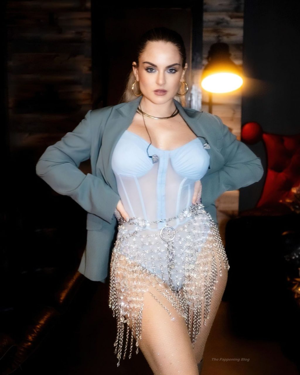 JoJo Shows Off Her Sexy Boobs And Butt (6 Photos)