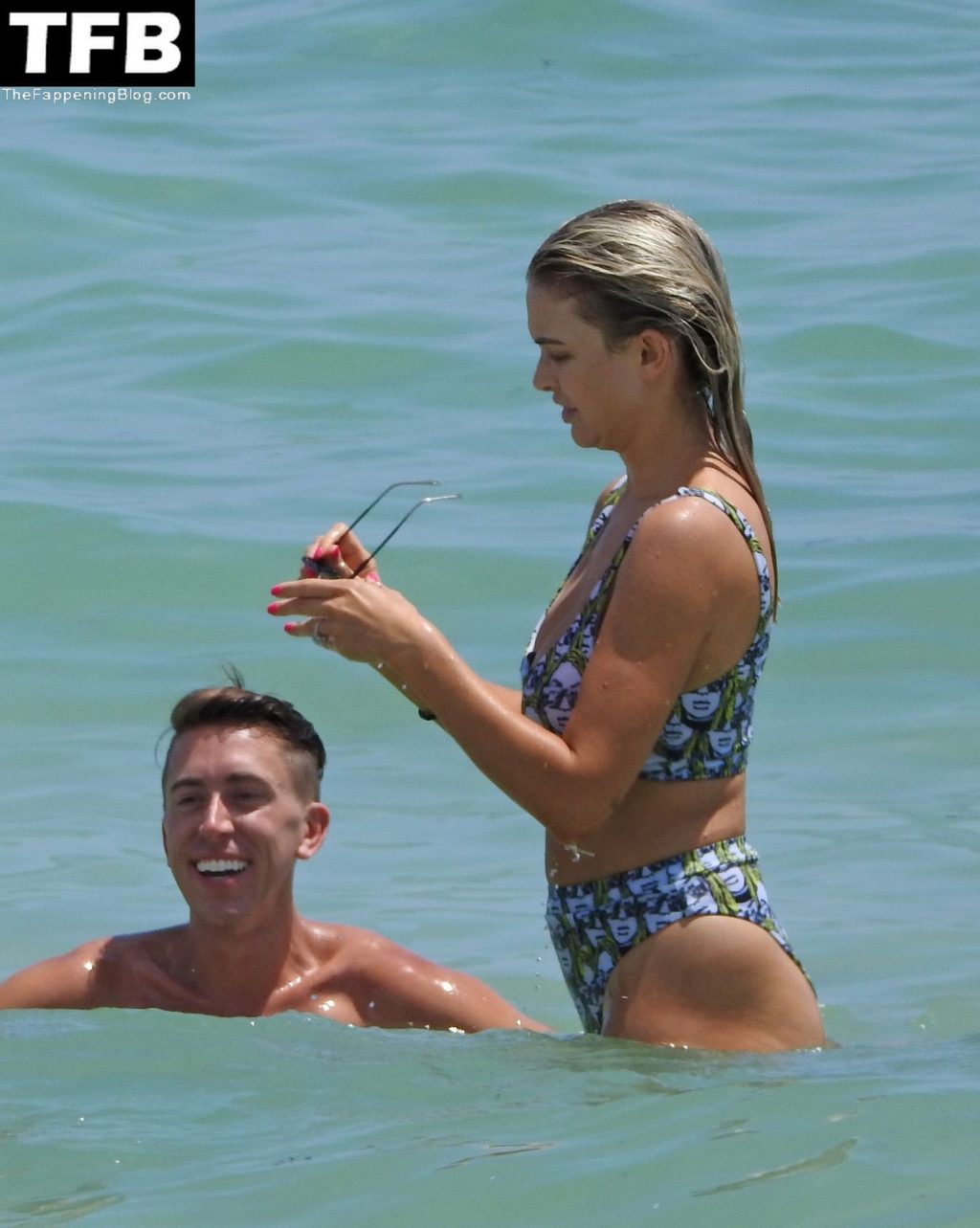 Lala Kent Enjoys Beach Day in Miami (8 New Photos)