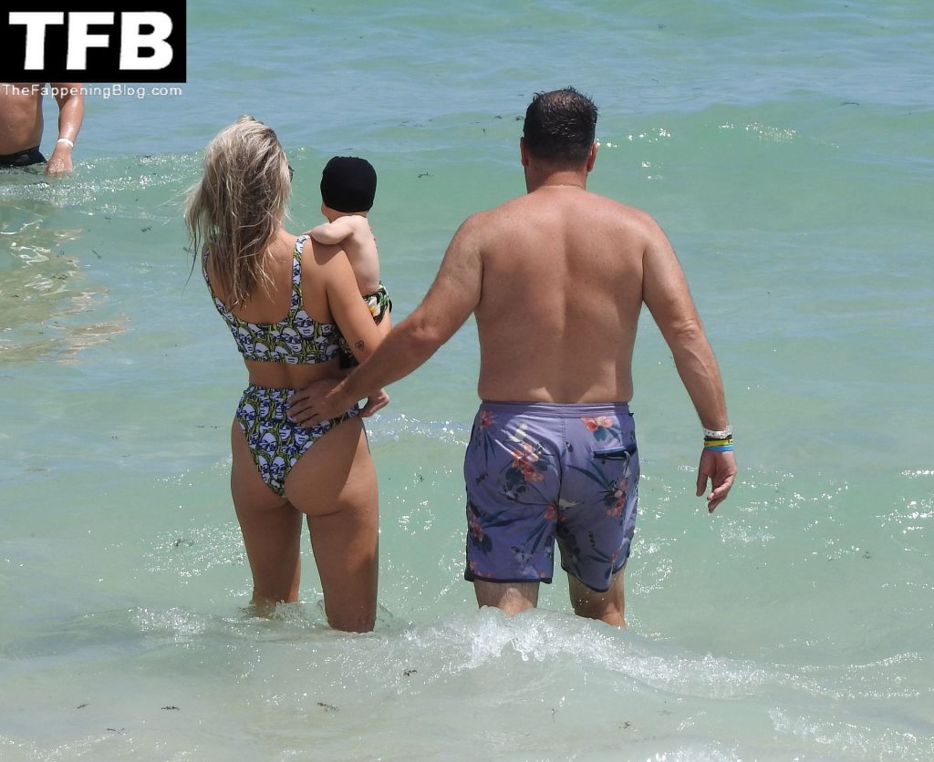 Lala Kent Enjoys Beach Day in Miami (8 New Photos)