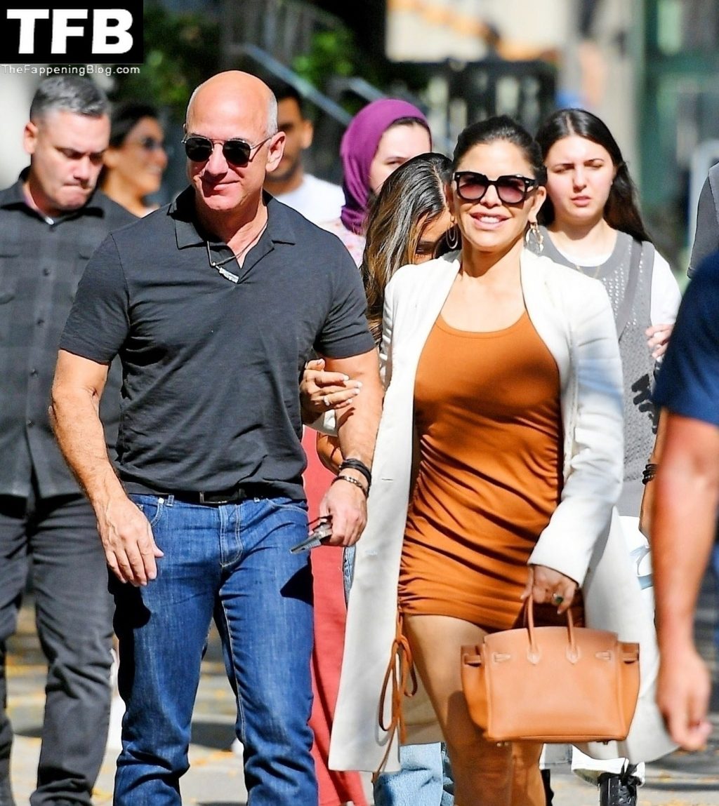 Jeff Bezos &amp; Lauren Sánchez Go Shopping at Brunello Cucinelli in Soho (47 Photos)