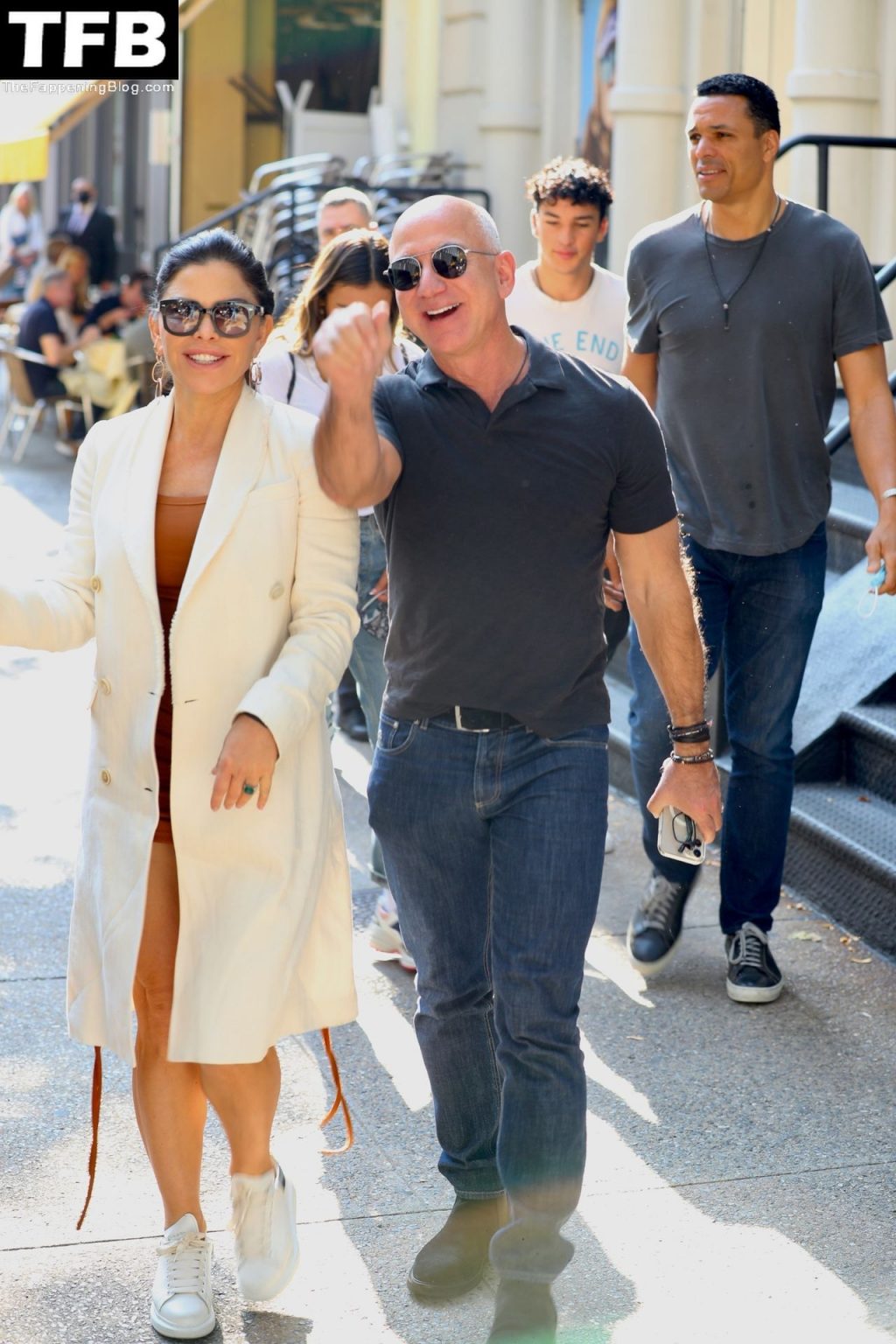 Jeff Bezos &amp; Lauren Sánchez Go Shopping at Brunello Cucinelli in Soho (47 Photos)