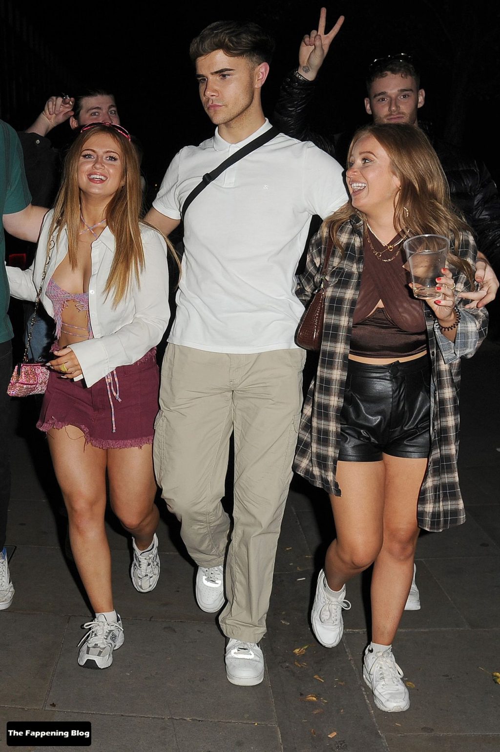 Maisie Smith is Seen with Friends at Bounce Ping Pong Bar in Shoreditch (25 Photos)