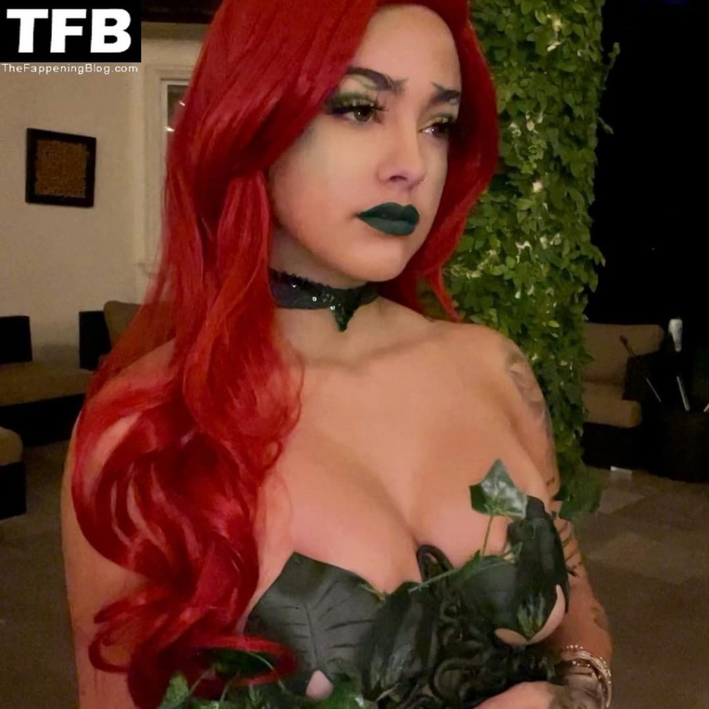 Malu Trevejo Flaunts Her Poison Ivy Boobs (6 Photos + Video)