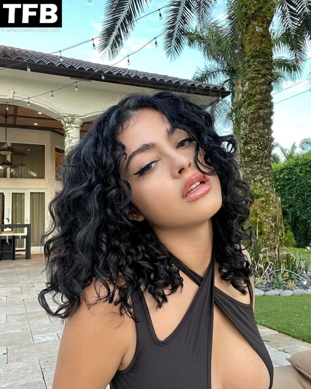 Malu Trevejo Shows Off Her Sexy Tits (5 Photos)