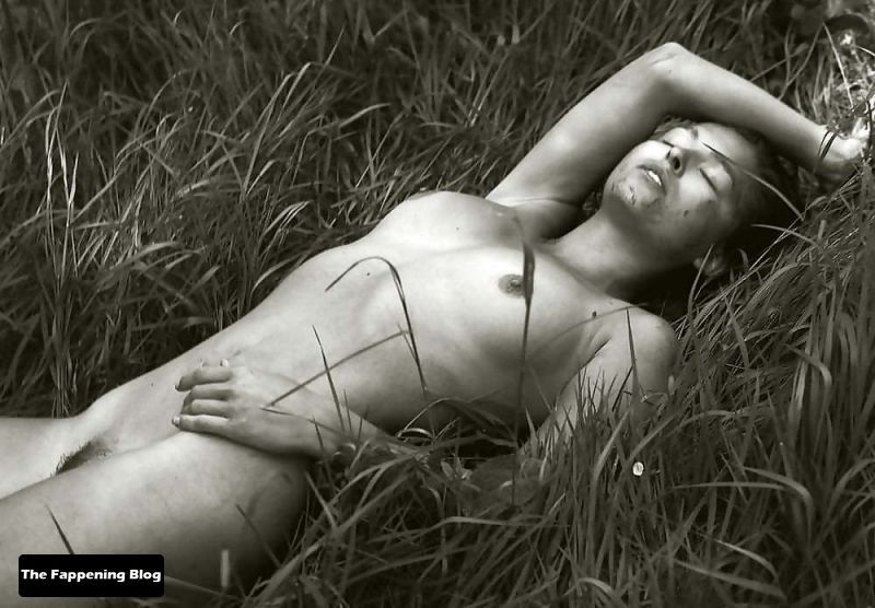 Marisa Papen Nude &amp; Sexy Collection – Part 2 (165 Photos + Video)