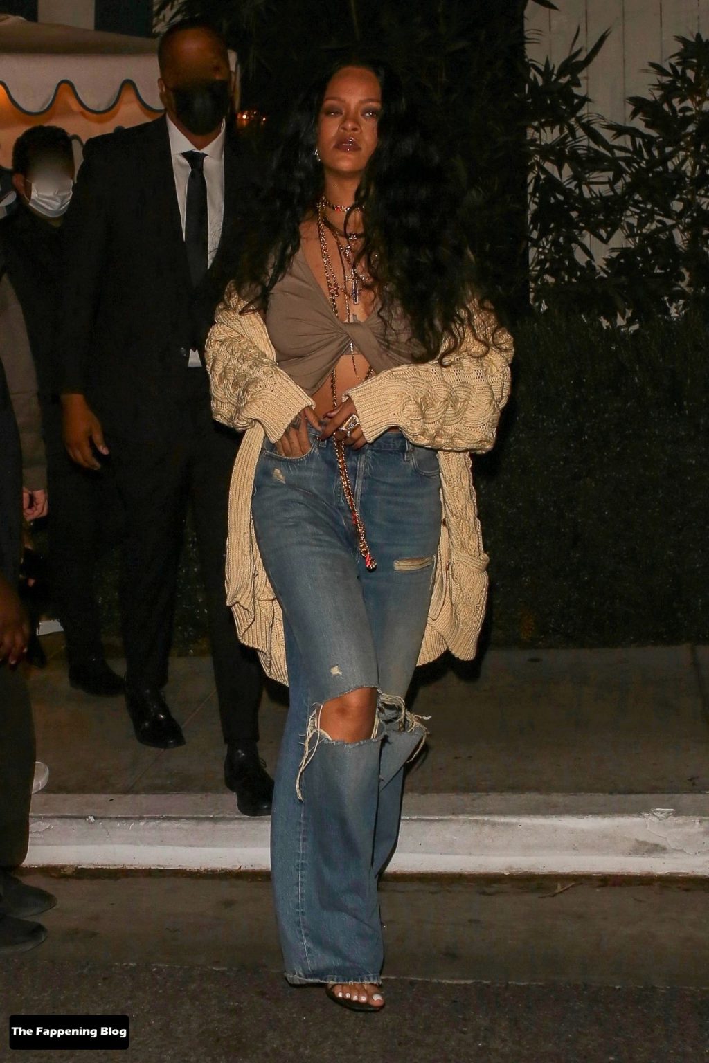 Busty Rihanna Dines With a Good Friend in LA (18 Photos)