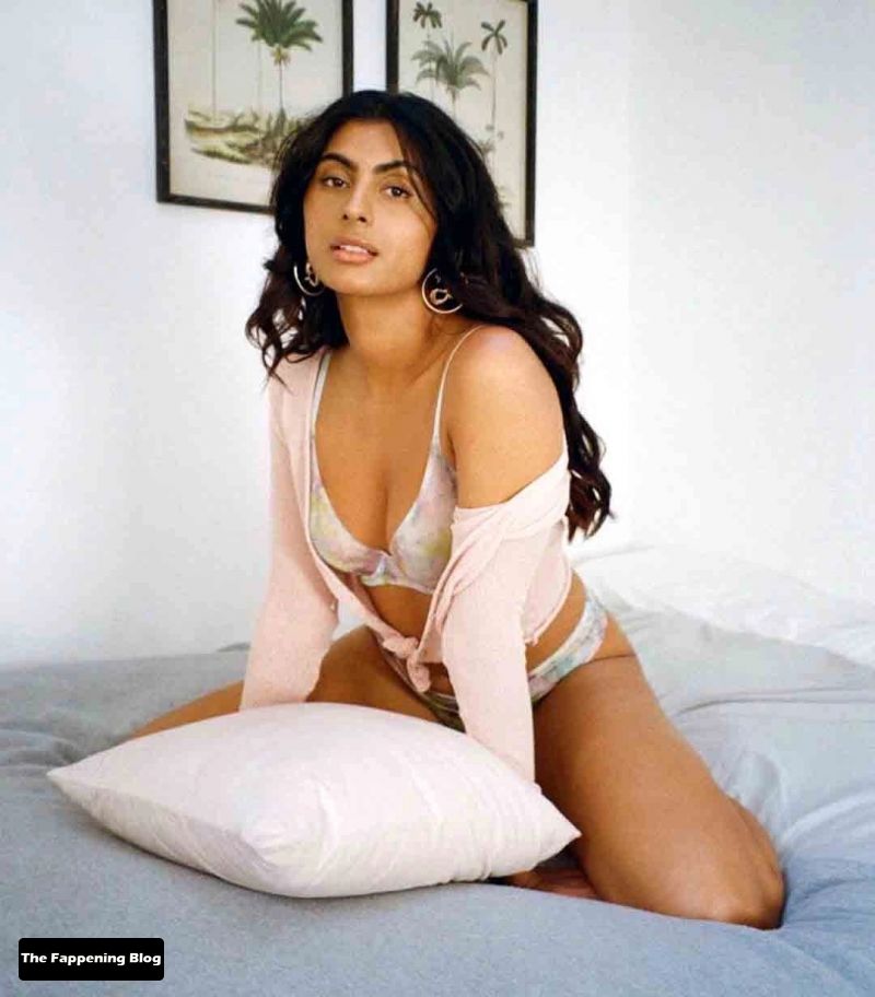 Simran Randhawa Sexy Collection (15 Photos)