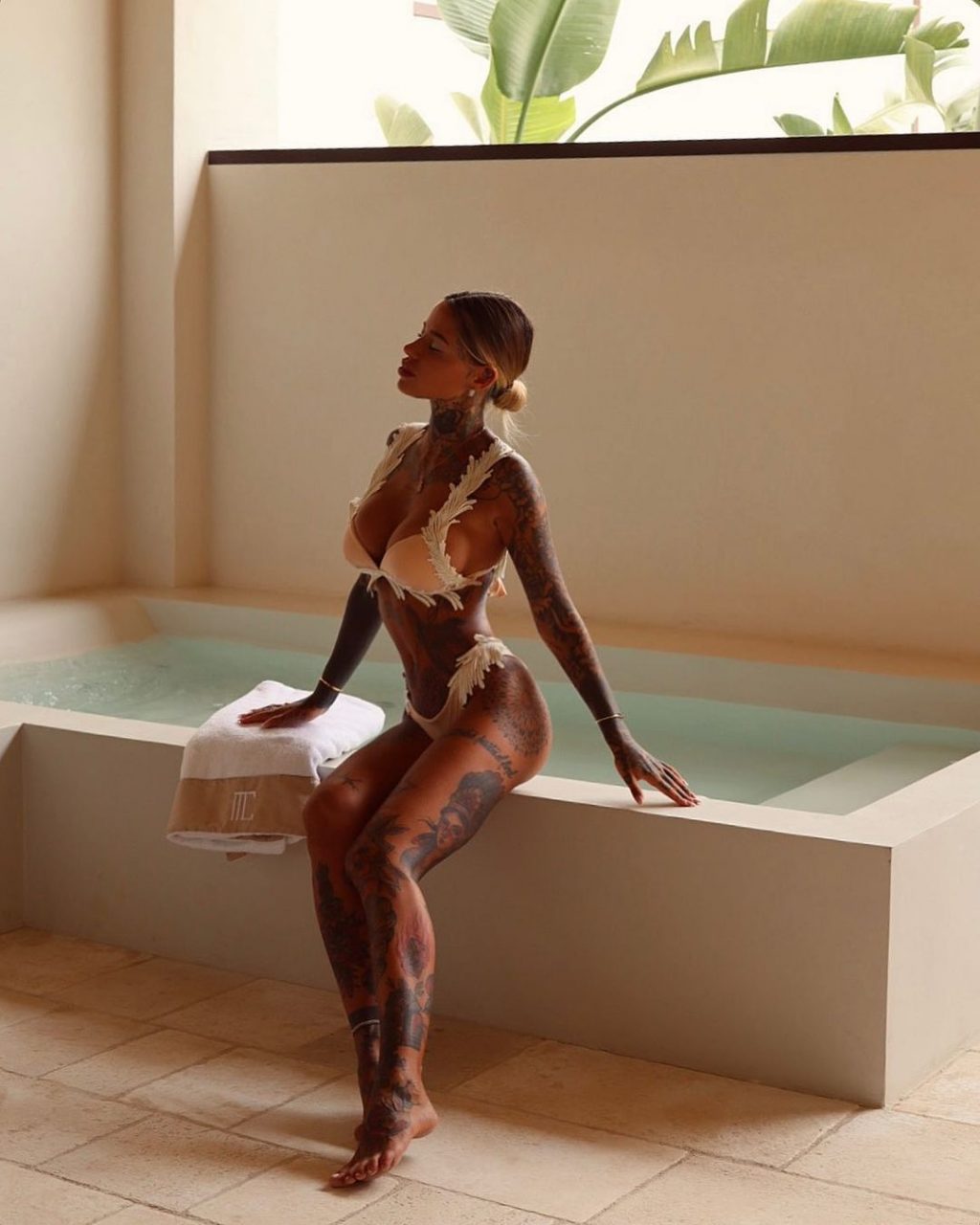 Zoe Cristofoli Nude &amp; Sexy Collection (17 New Photos)