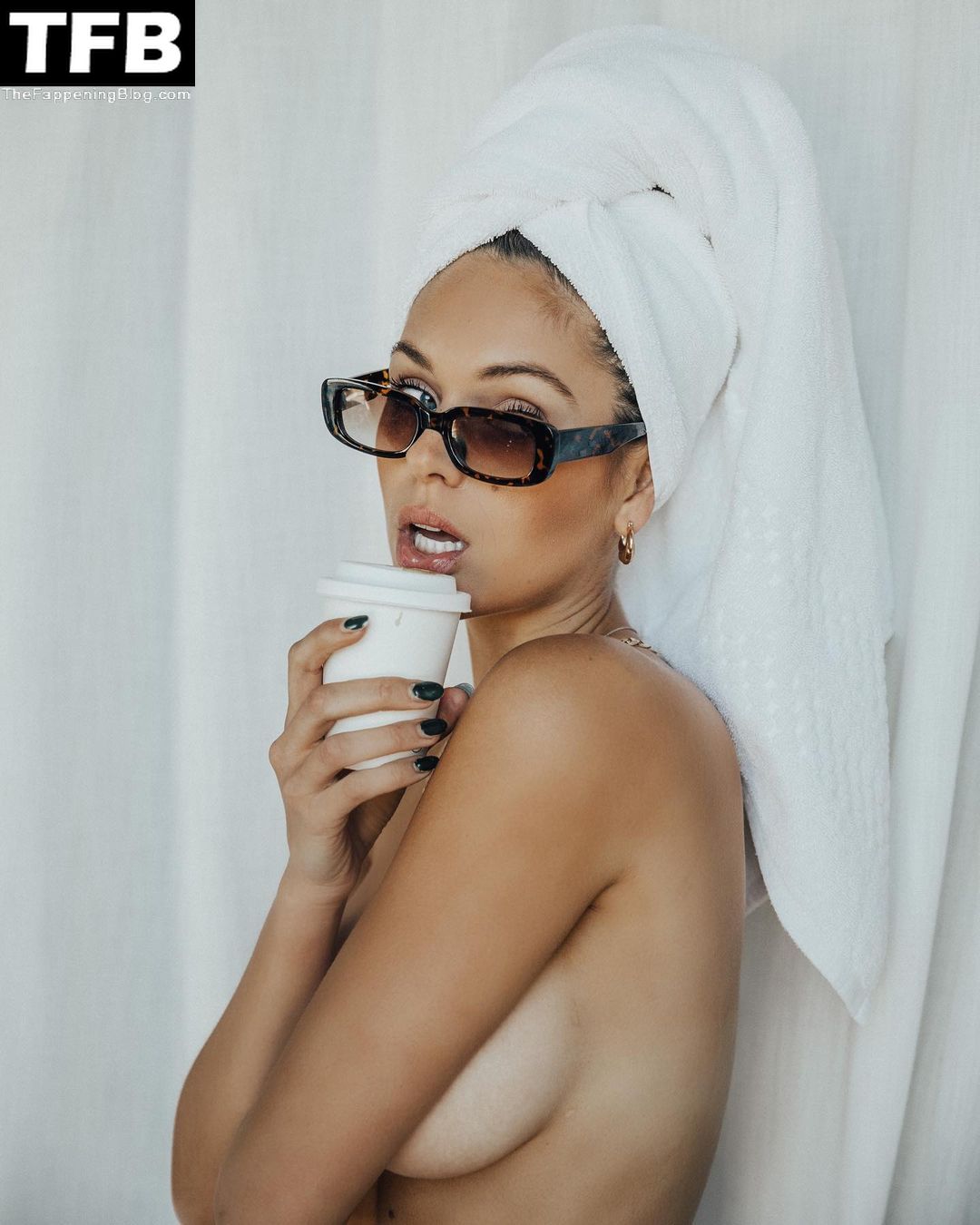 Alyssa Lynch Sexy & Topless Collection (27 Photos) .