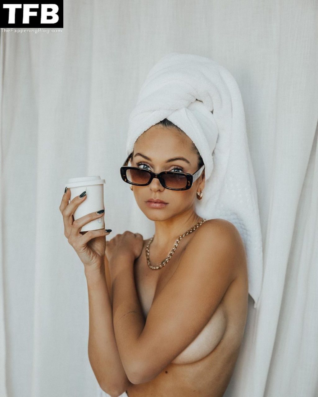 Alyssa Lynch Sexy &amp; Topless Collection (27 Photos)