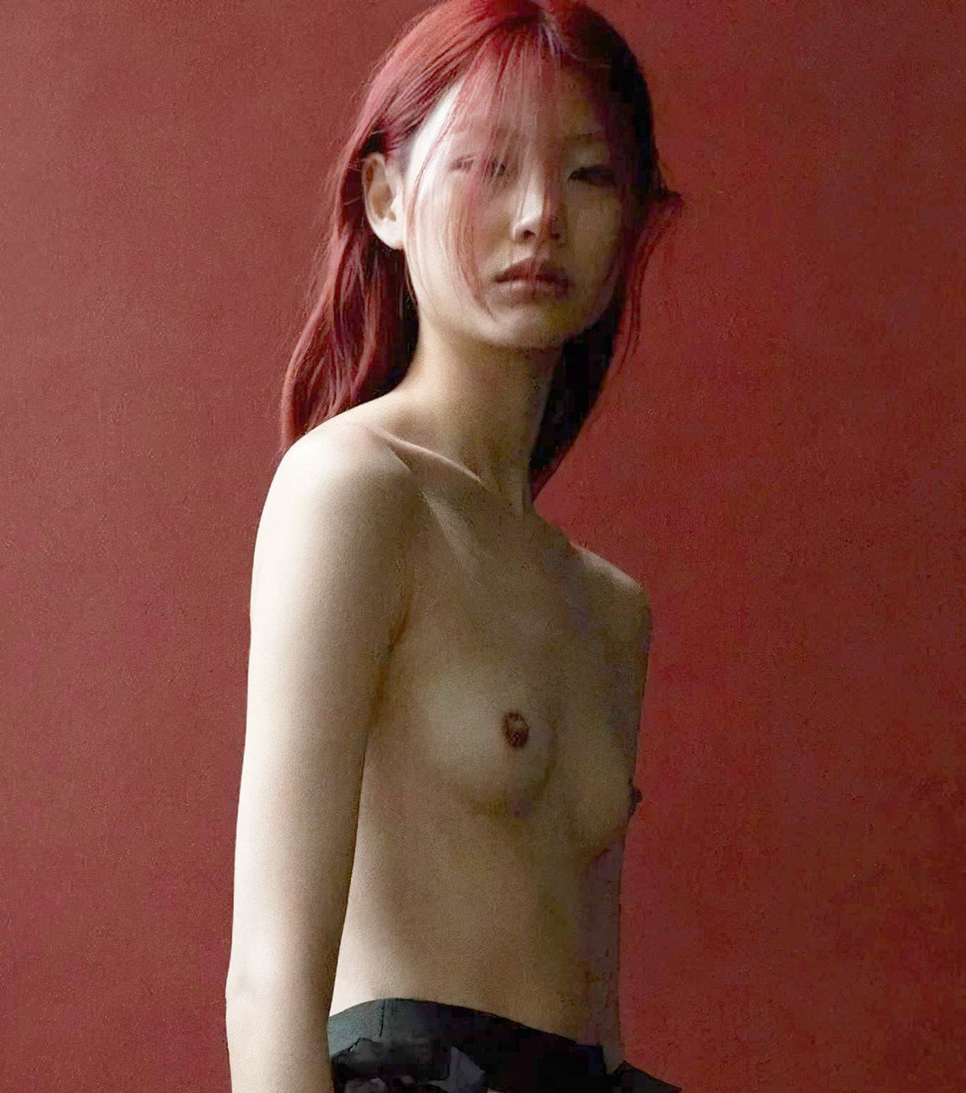 Hoyeon-jung nude